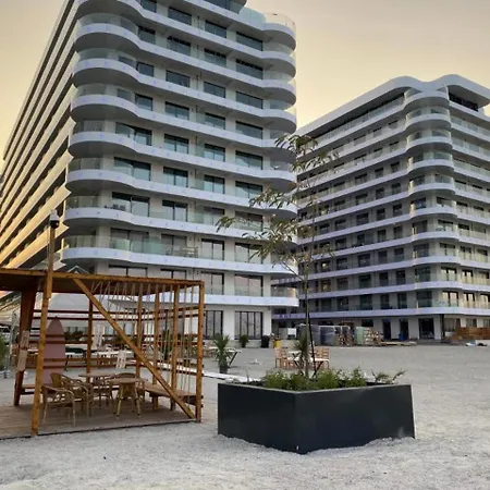 Anais Seafront Right On The Apartment Mamaia