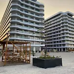 Anais Seafront Right On The Apartman Mamaia