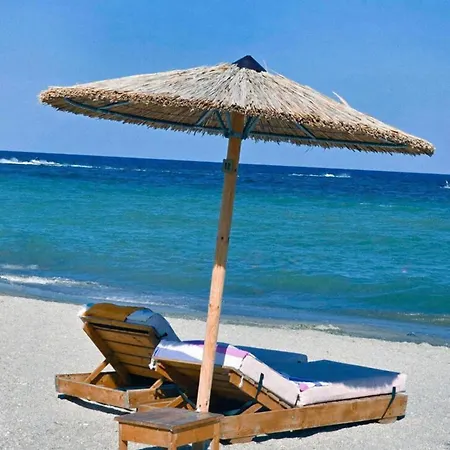 Anais Seafront Right On The Appartement